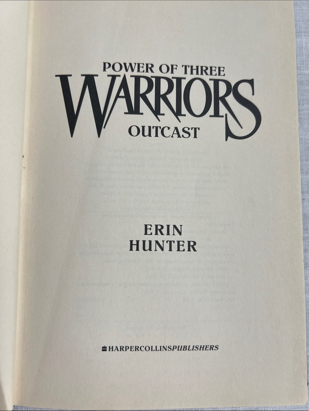 🌞 Power of Three: Warriors  Outcast by Erin Hunter (HarperCollins) Hardcover